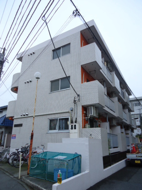 Building appearance. 9-minute walk from the C-X ・ Close convenience store