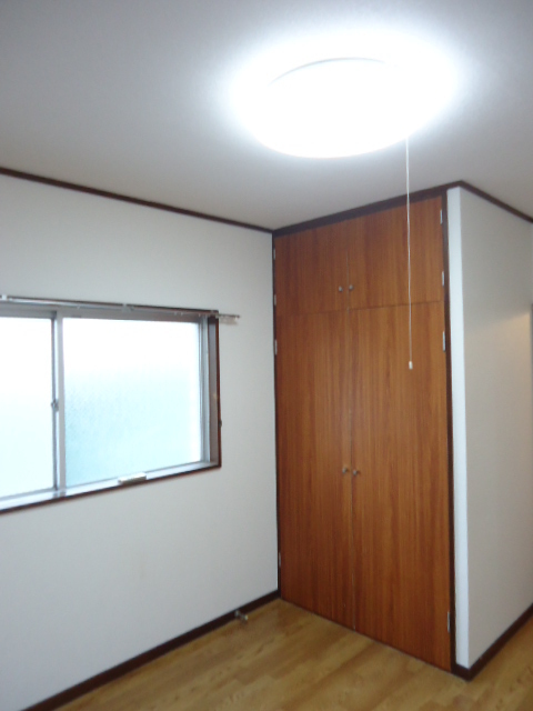 Other room space. 9-minute walk from the C-X ・ Close convenience store