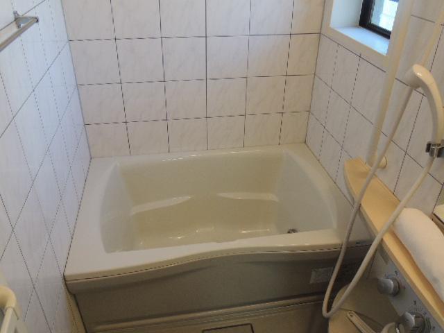 Bathroom. Local (11 May 2013) Shooting
