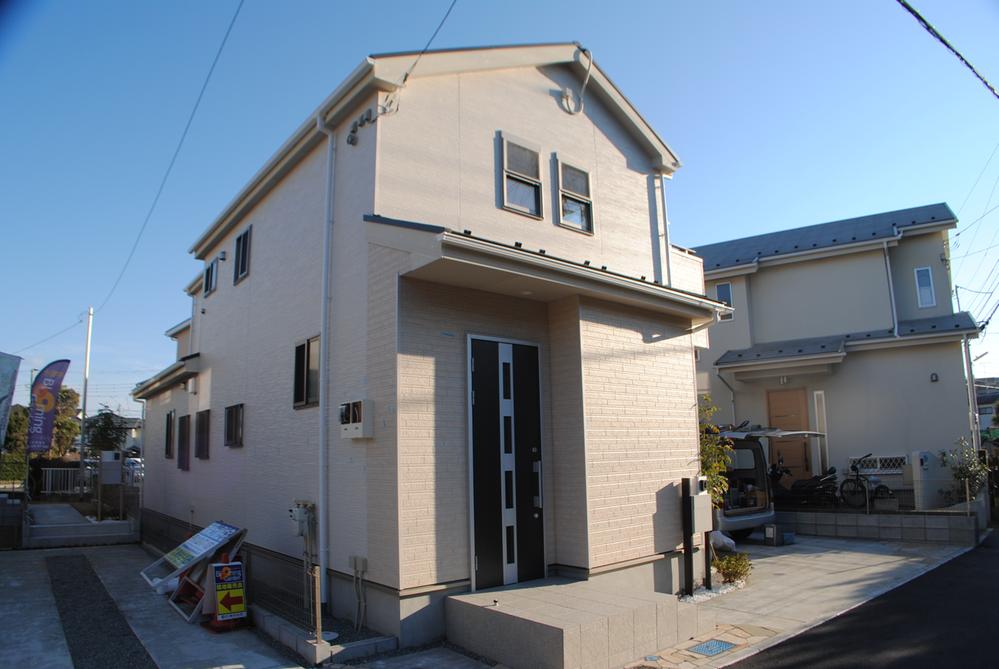 Local appearance photo. Local (12 May 2013) Shooting