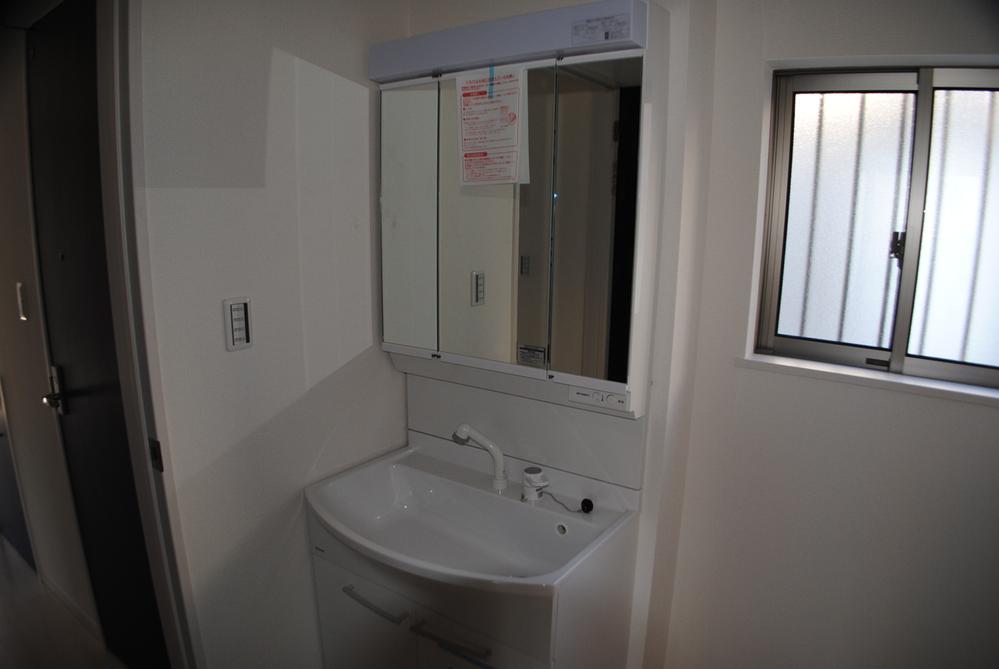 Wash basin, toilet. Indoor (12 May 2013) Shooting