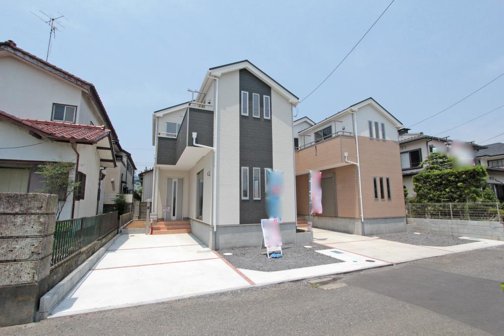 Model house photo. Same house builders construction results