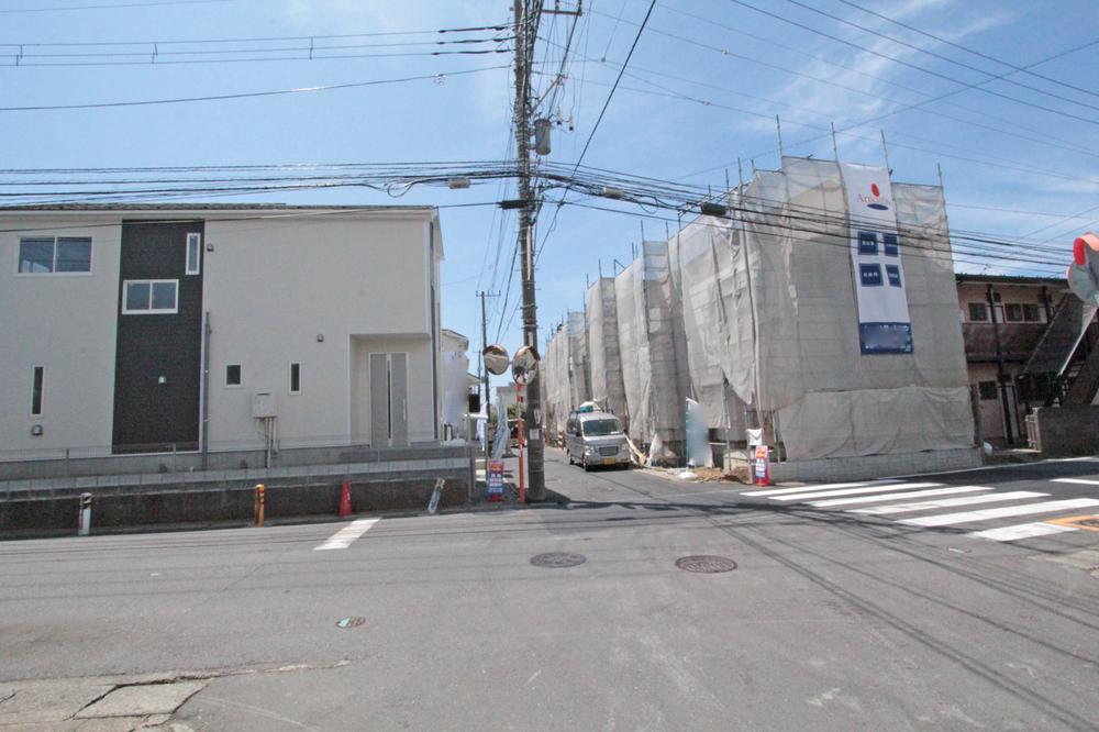 Local photos, including front road. Local (08 May 20, 2013) Shooting