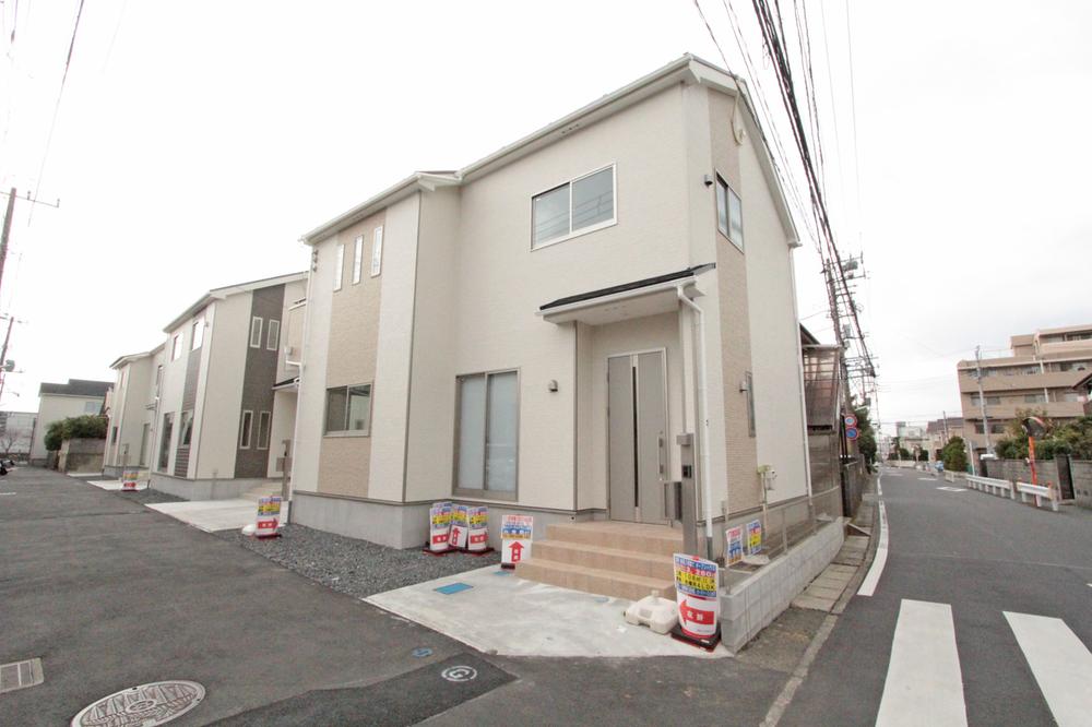 Local appearance photo. Local (11 May 2013) Shooting