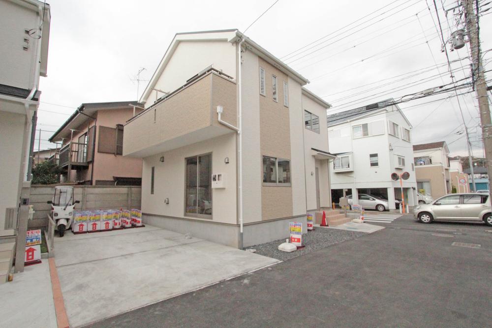 Local appearance photo. Local (11 May 2013) Shooting