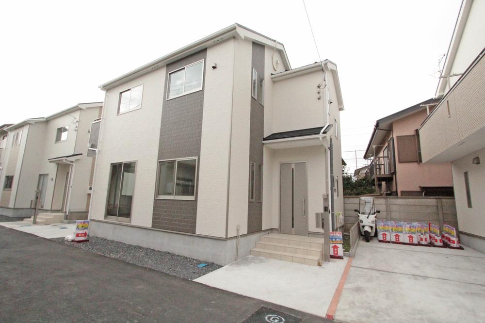 Local appearance photo. Local (11 May 2013) Shooting