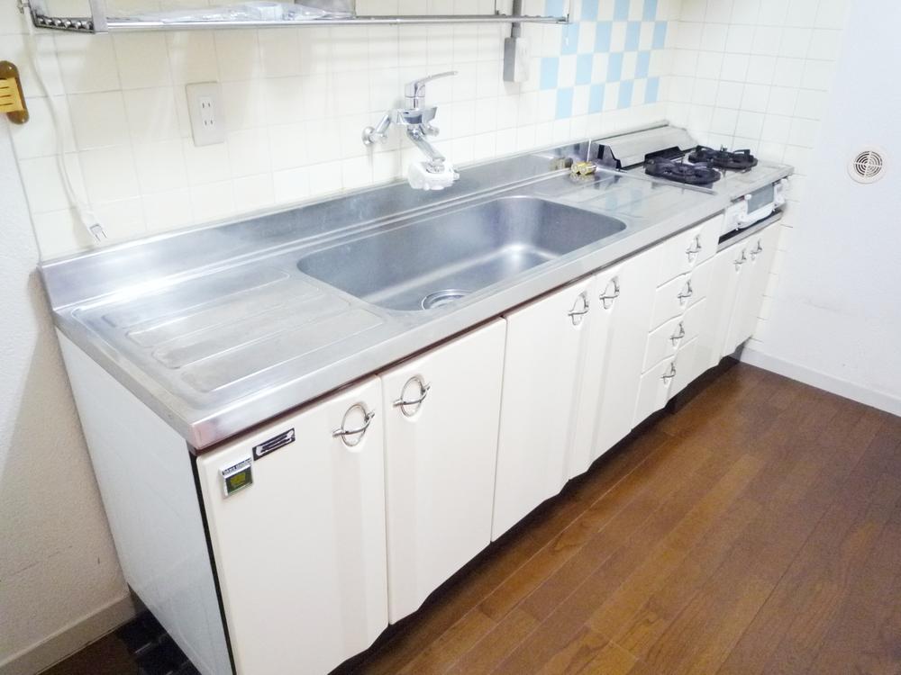 Kitchen. Local (May 2013) Shooting