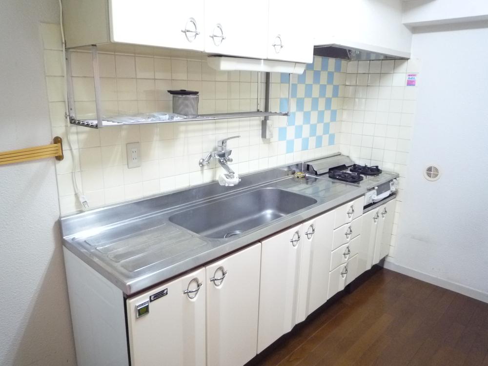 Kitchen. Local (May 2013) Shooting