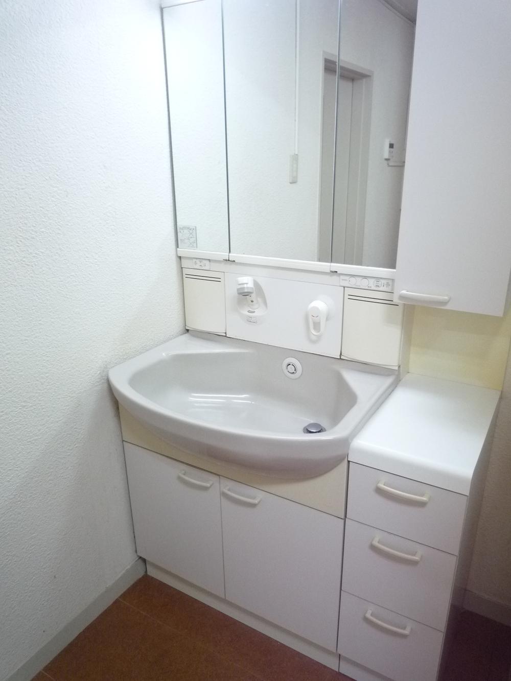 Wash basin, toilet. Local (May 2013) Shooting