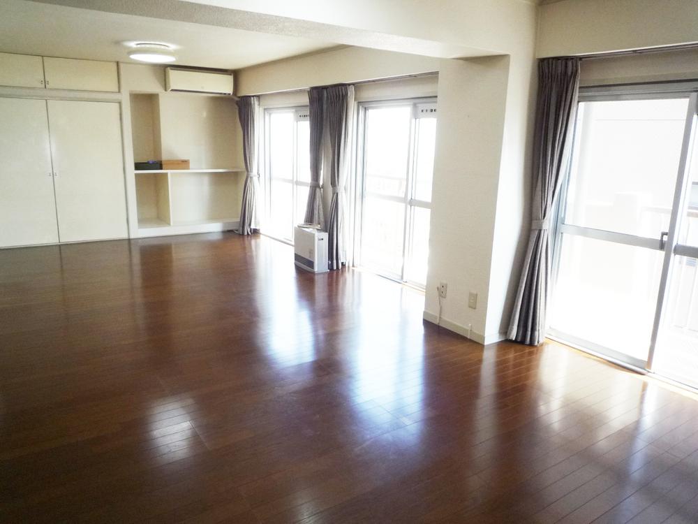 Living. Local (May 2013) Shooting