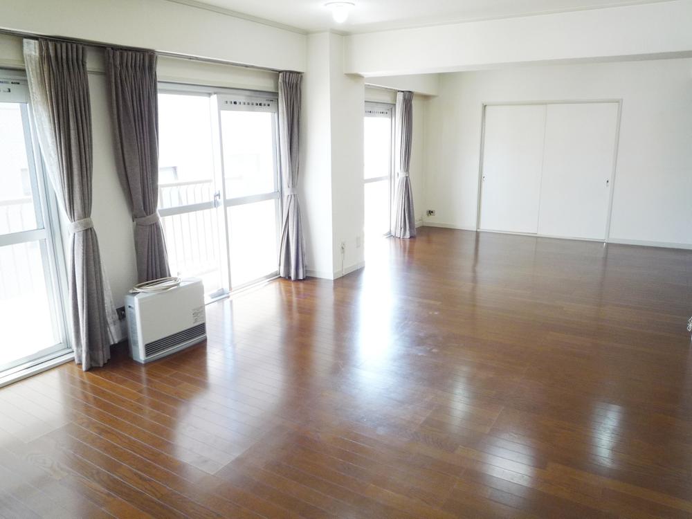 Living. Local (May 2013) Shooting