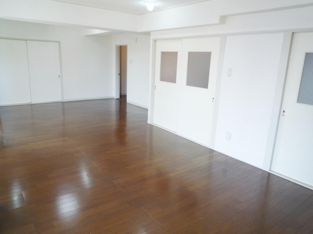 Living. Local (May 2013) Shooting