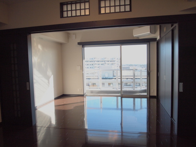 Living and room.  ☆ Fujisawa Station KinTsuki shallow high-grade apartment! Shopping convenient location ☆