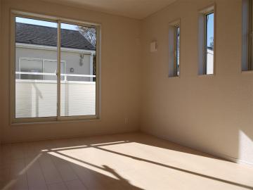 Non-living room. Local (11 May 2013) Shooting