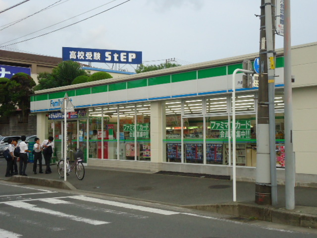 Convenience store. 1600m to Family Mart (convenience store)
