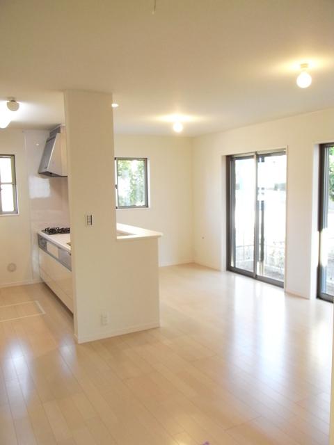 Same specifications photos (living)