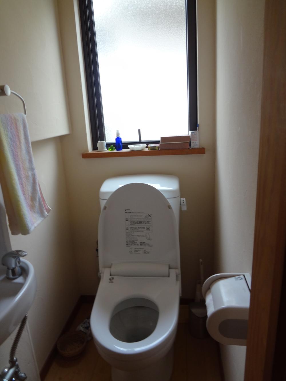 Toilet. Indoor (10 May 2013) shooting the second floor toilet