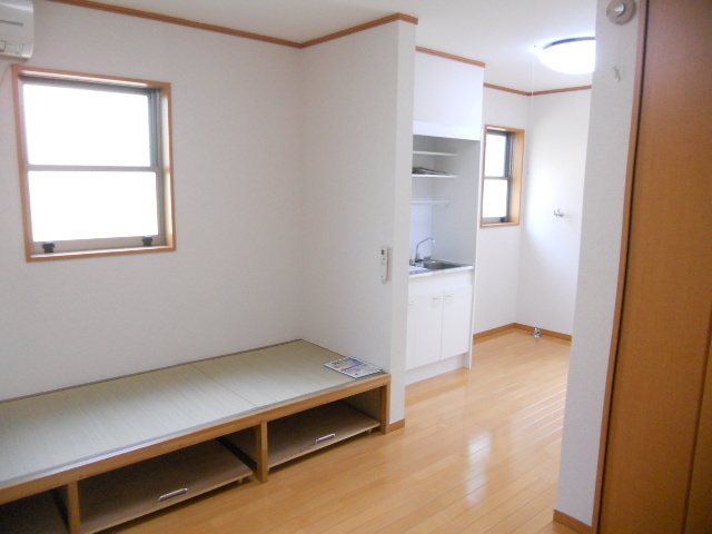 Other room space. The distance to the station is attractive rooms