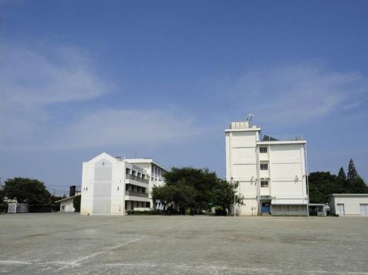 Primary school. Shonandai until elementary school 850m