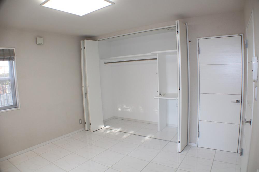 Other introspection. Indoor (12 May 2013) Shooting It is the room in which the white-toned. Floor tiles is happy with heating in winter.