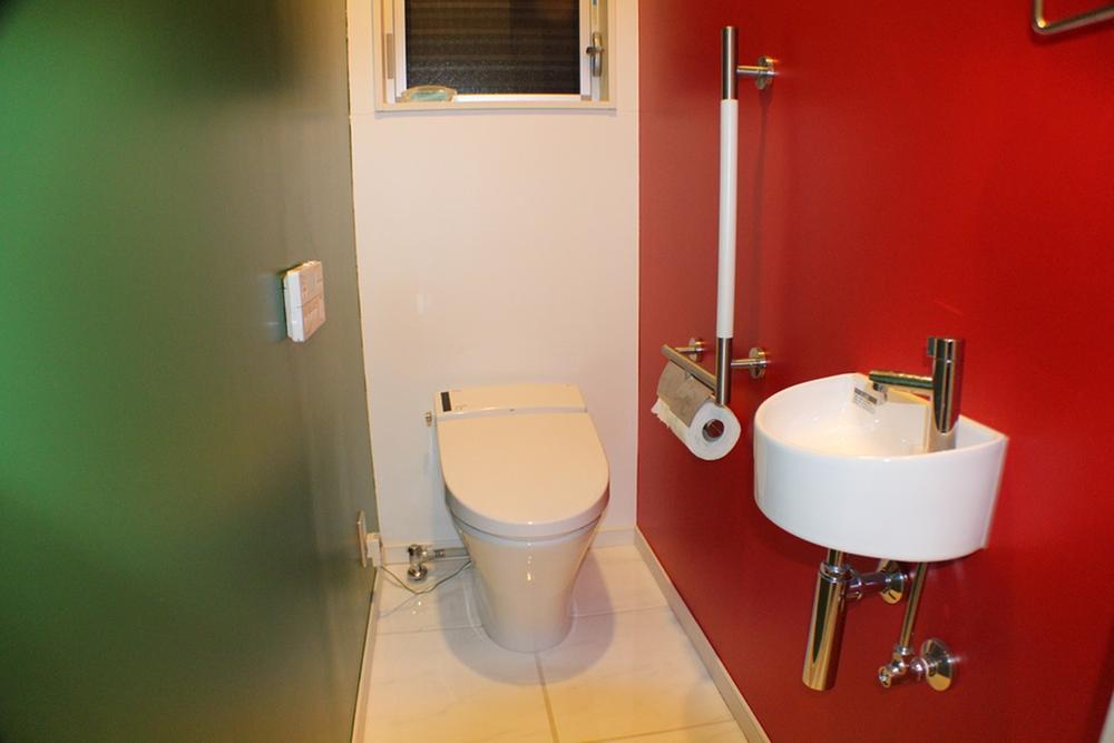 Toilet. Indoor (12 May 2013) Shooting