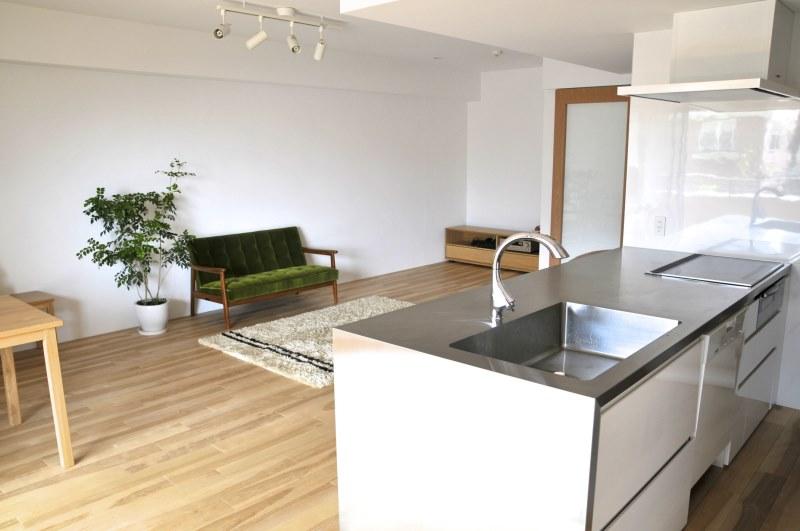 Kitchen. Face-to-face kitchen where you can enjoy a conversation with your family!