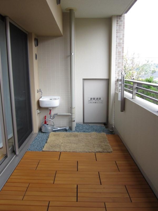 Balcony. Jose yang per well laundry is a lot on the south-facing or