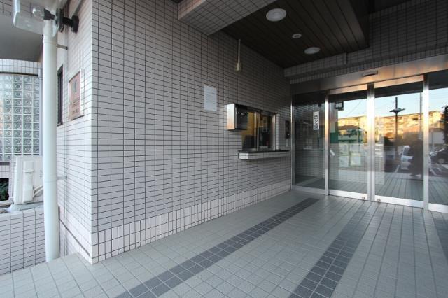 Entrance. Common areas