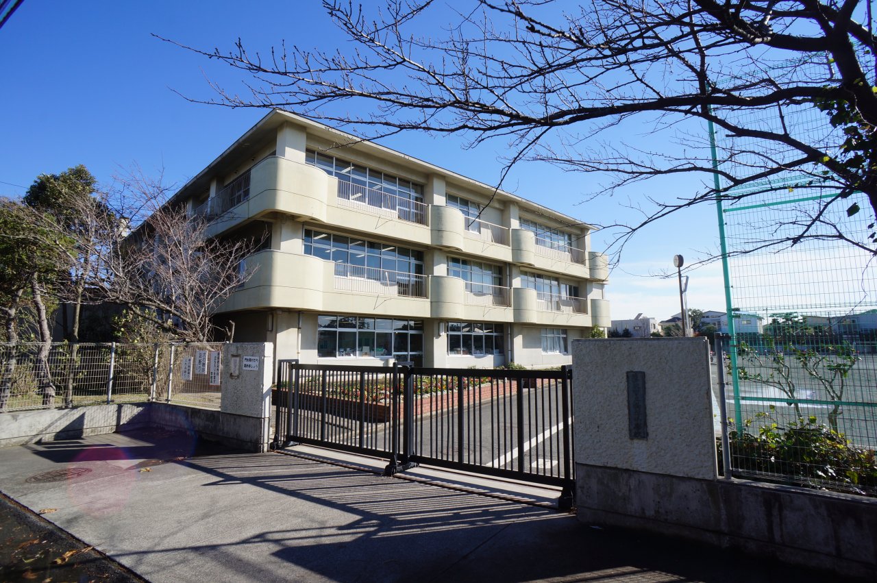 Primary school. 300m to Fujisawa Tatsukugui Hiroshi elementary school (elementary school)