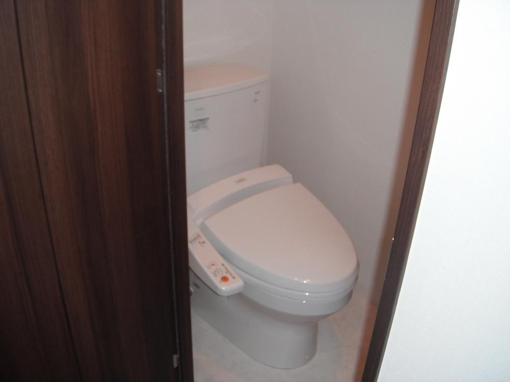 Toilet. Indoor (12 May 2013) Shooting