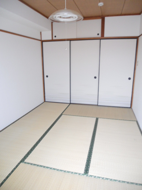 Other room space. Soothing Japanese-style space