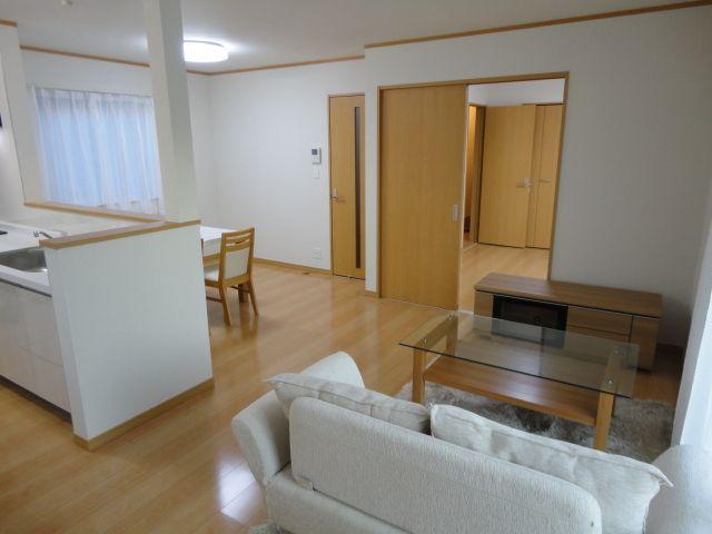 Same specifications photos (living)