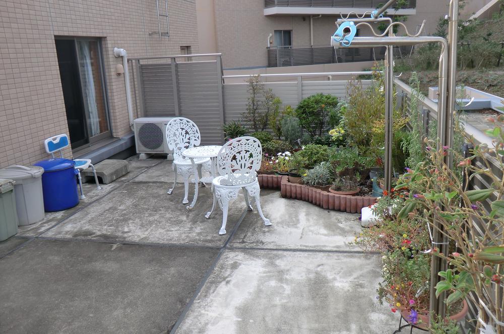 Balcony. Local (10 May 2013) Shooting. Roof balcony Current Status.