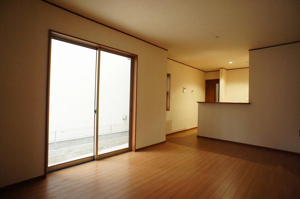 Living. Indoor (12 May 2013) Shooting, The window is large, bright LDK.