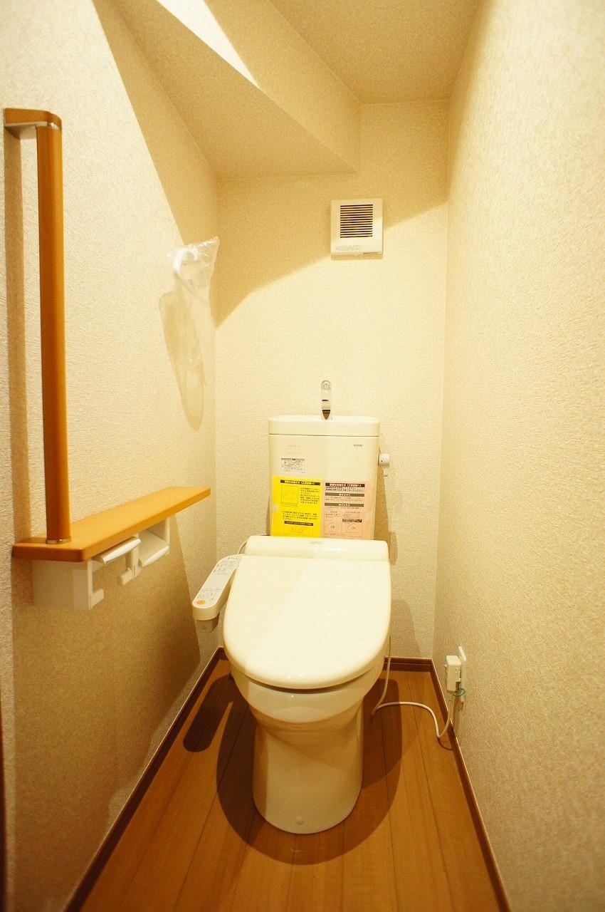 Toilet. Indoor (12 May 2013) Shooting, 1st floor ・ Both second floor is a shower toilet.