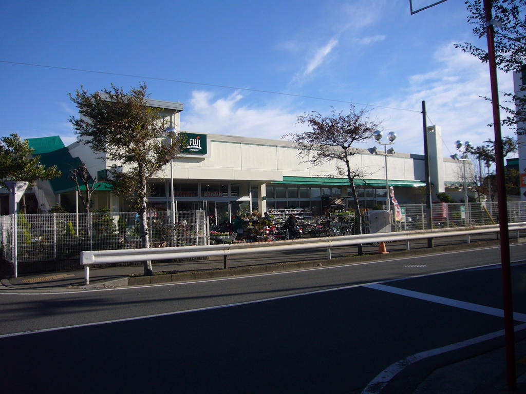 Supermarket. Fuji Kugenuma store up to (super) 719m