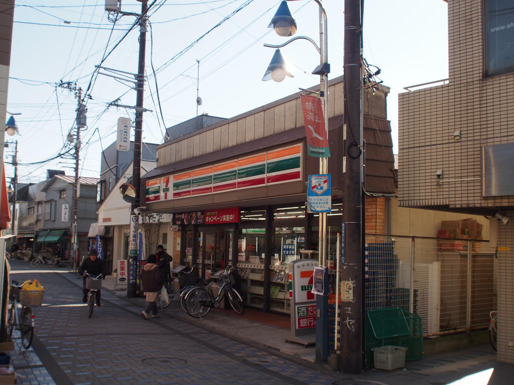 Convenience store. Seven-Eleven Kugenumakaigan store up (convenience store) 320m