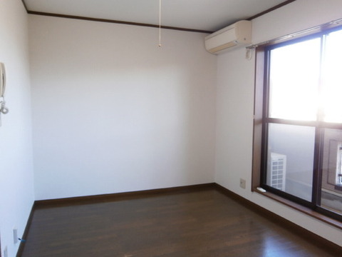 Living and room. There second floor balcony ・ Flooring