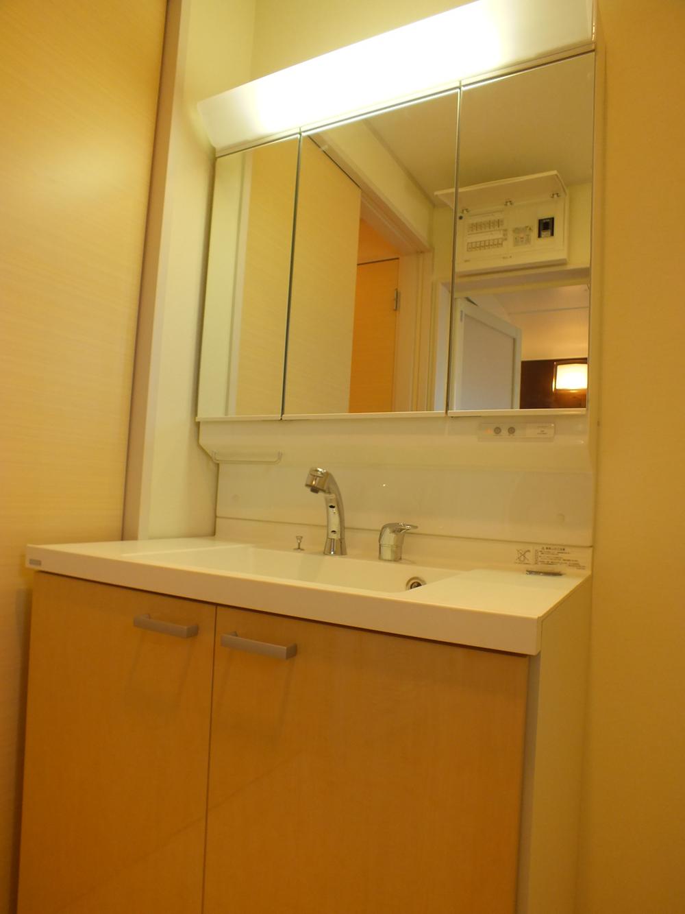 Wash basin, toilet. Same specifications