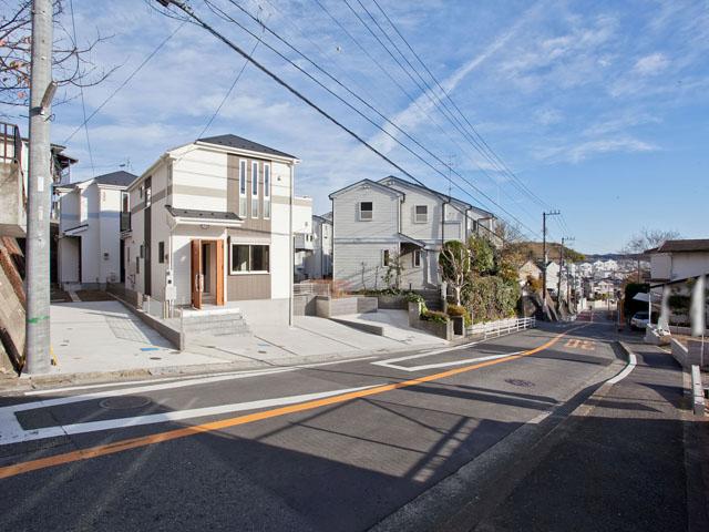 Local photos, including front road. Local (12 May 2013) shooting 1 Building