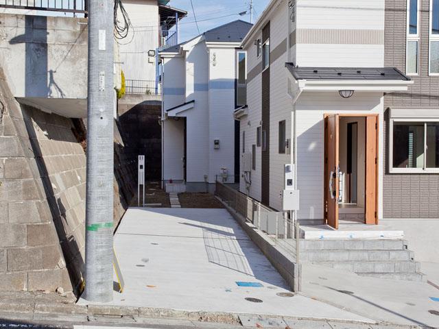 Local appearance photo. Local (12 May 2013) Shooting