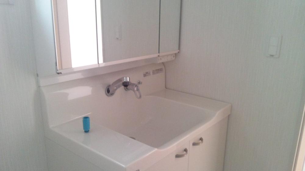 Wash basin, toilet. Indoor (June 2013) Shooting