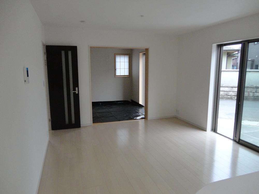 Living. Local (10 May 2013) Shooting Two car spaces per on the south side, Good per yang. 