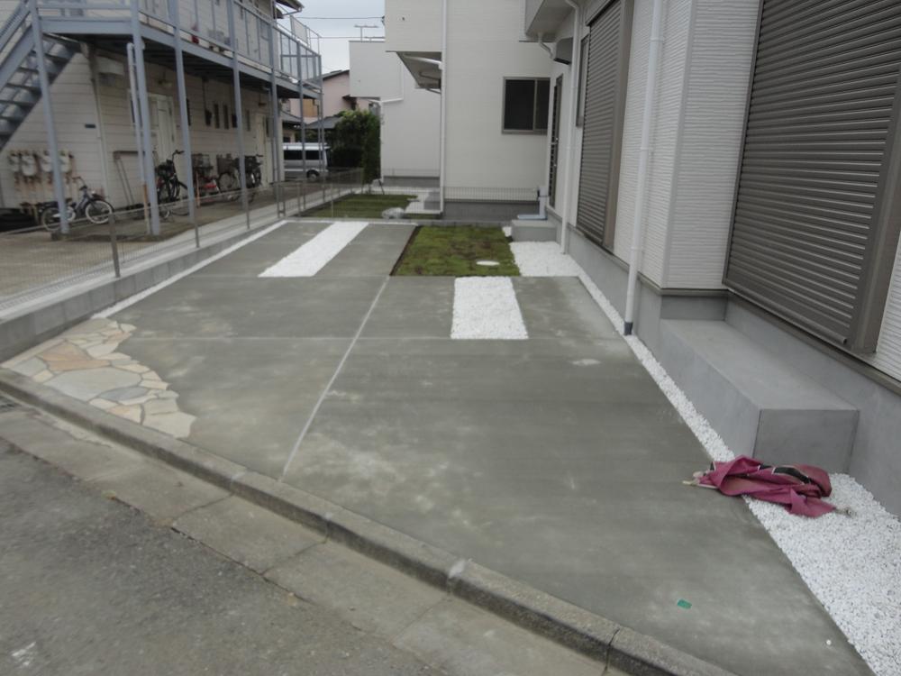 Parking lot. Local (10 May 2013) Shooting