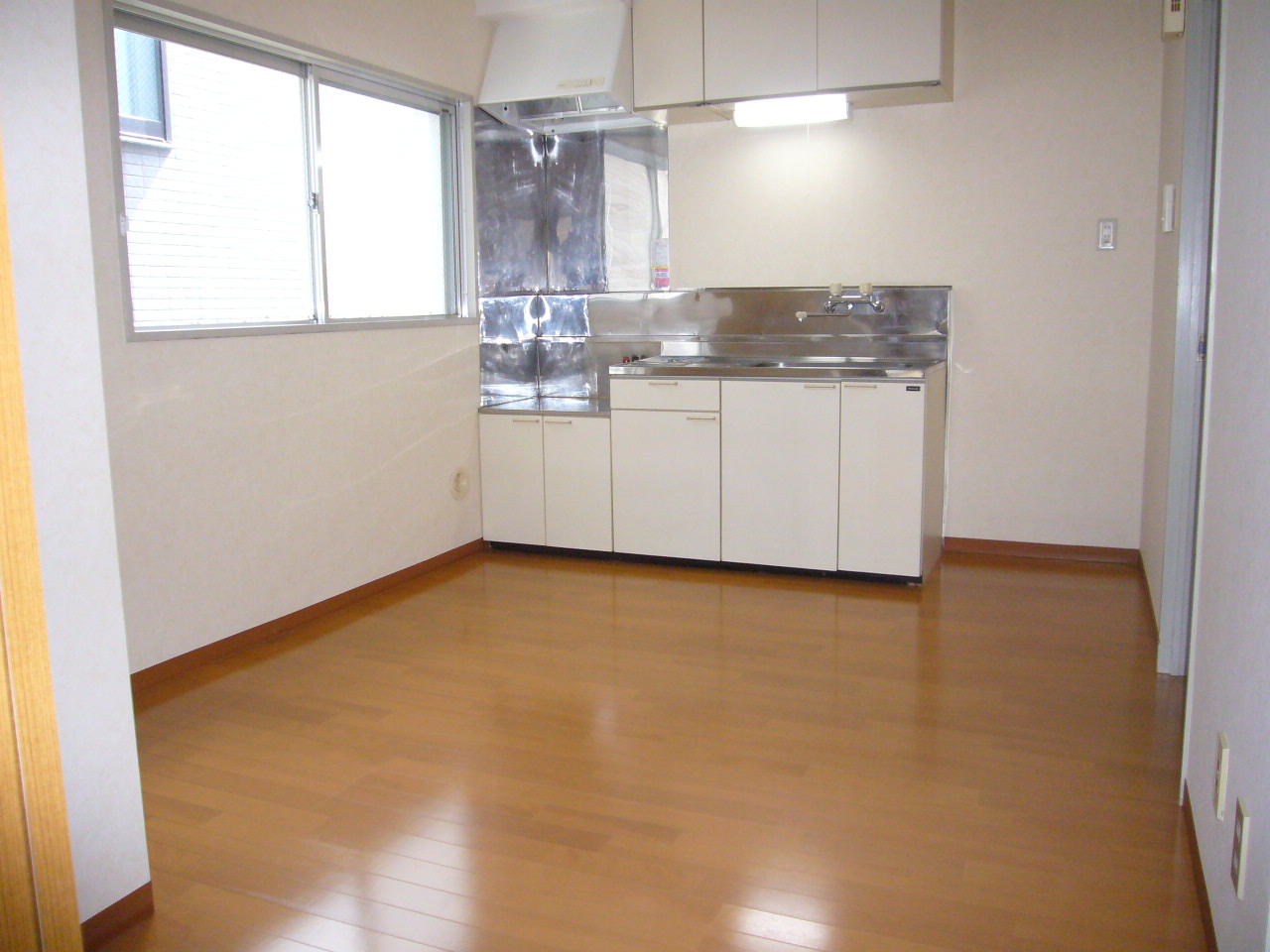 Kitchen. Because of the landscape of the kitchen, Table of installation is also possible! !