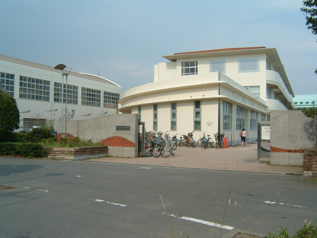 Primary school. Takasago to elementary school (elementary school) 825m