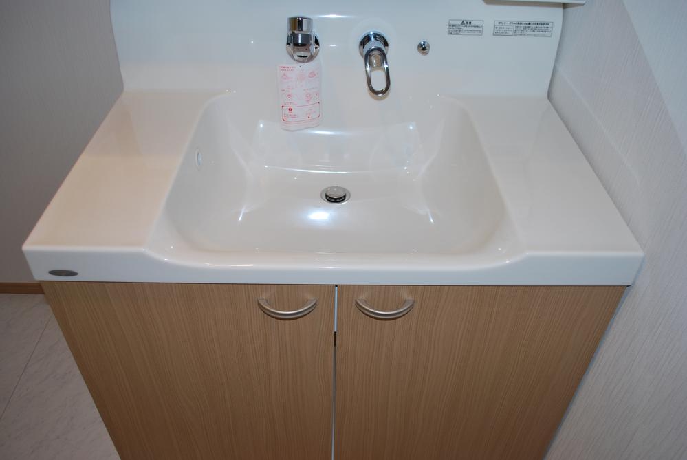 Wash basin, toilet. Indoor shooting