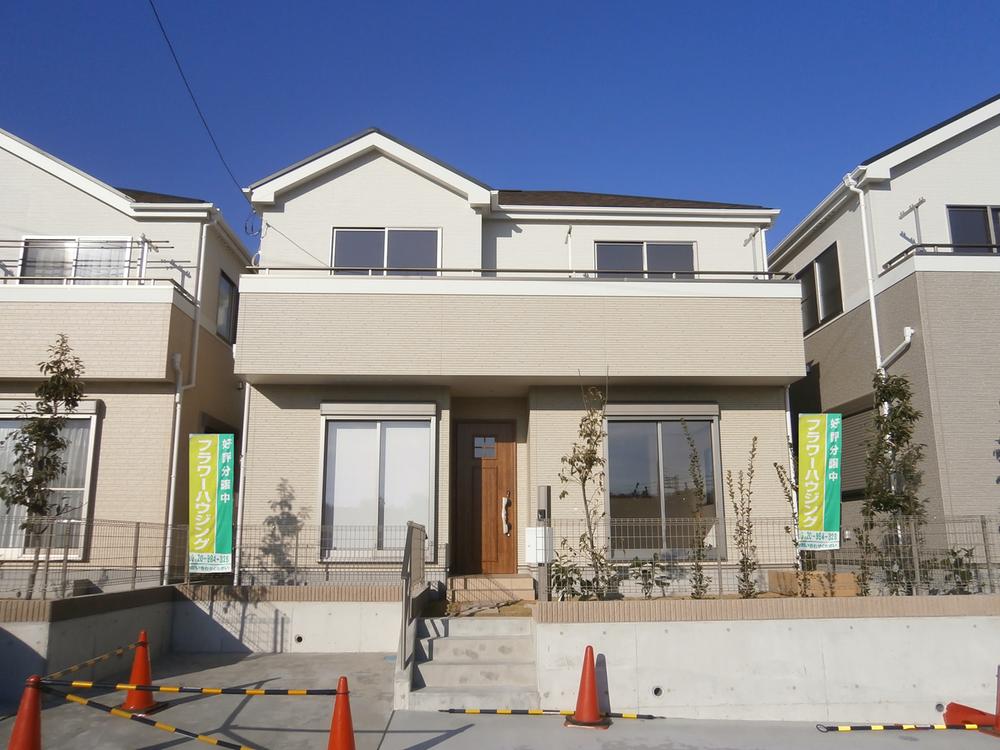 Local appearance photo. Local (12 May 2013) you can preview at any time that it has taken the building completed.