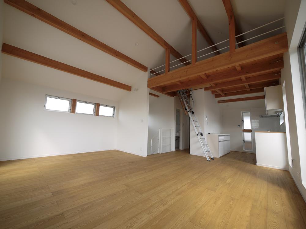 Living. Indoor G Feeling of freedom with a gradient ceiling ◎ (10 May 2013) Shooting