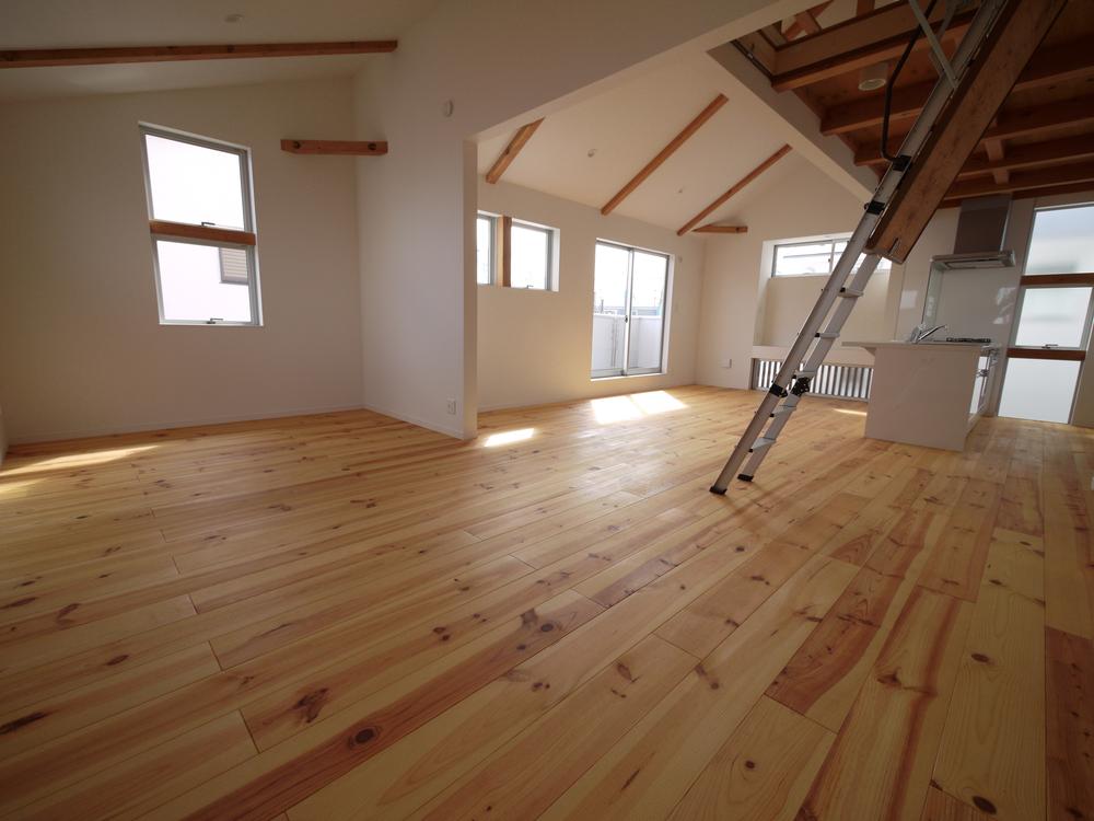 Living. Room H There is a loft in the kitchen top (October 2013) Shooting